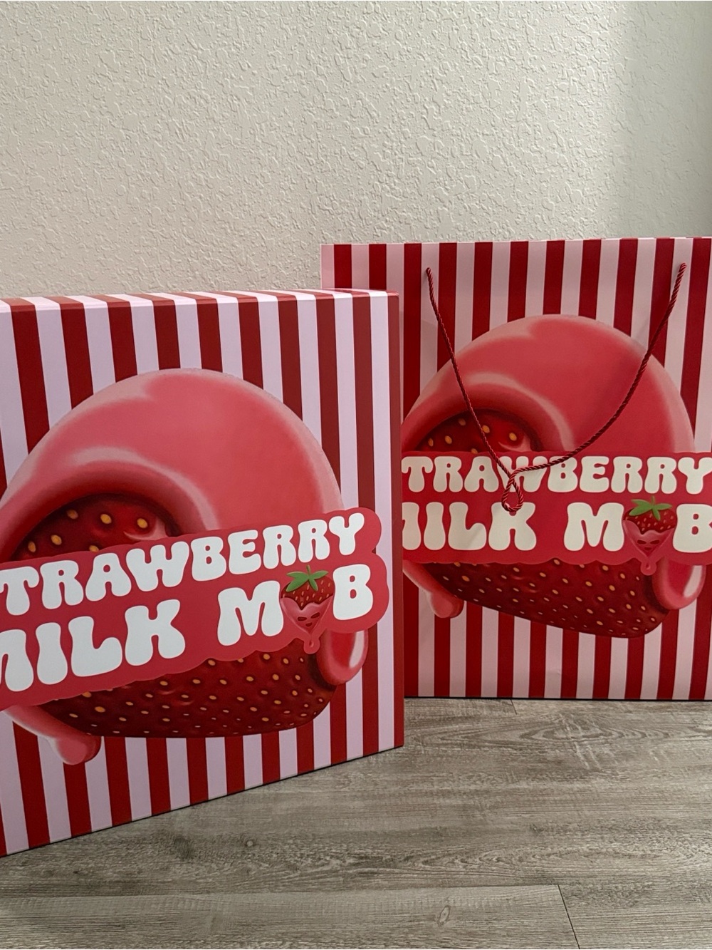 Strawberry Milk Mob - Advent Calendar BOX AND BAG ONLY - Picture 2 of 6